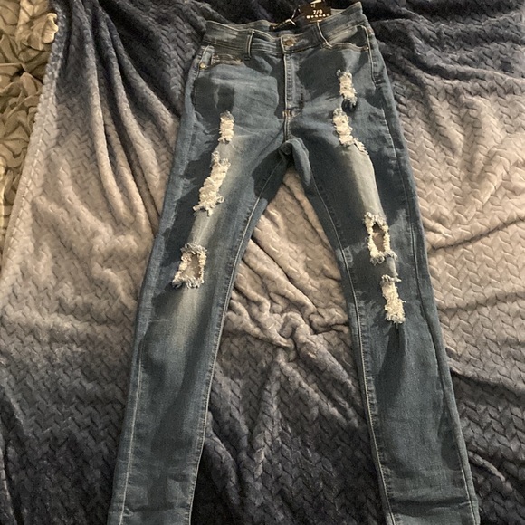 Fashion nova , medium blue washed jeans size 7/8 - Picture 4 of 4